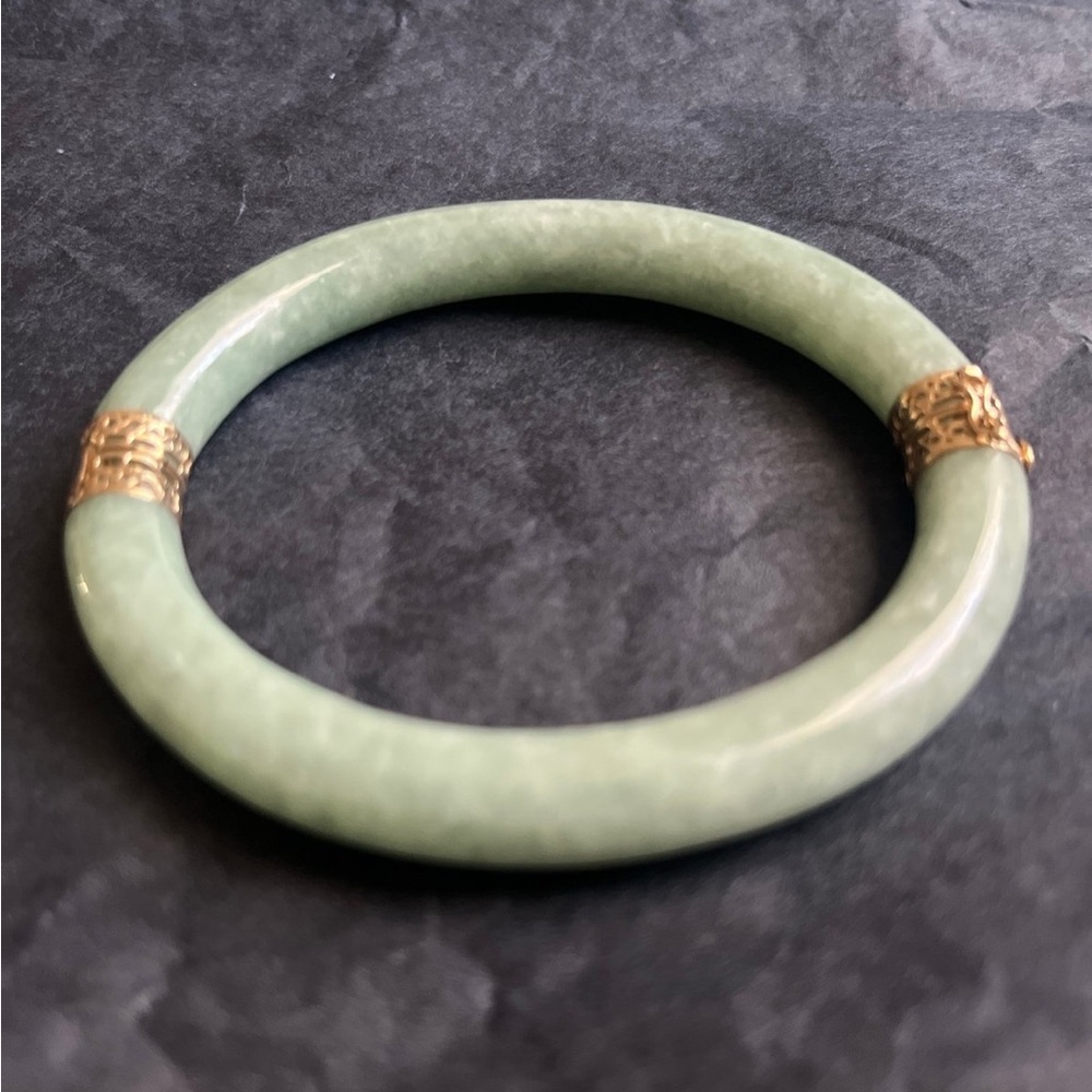 Beautiful 14k Gold & Jadeite / Jade Bangle
Bracelet made in China. - Picture 13 of 15